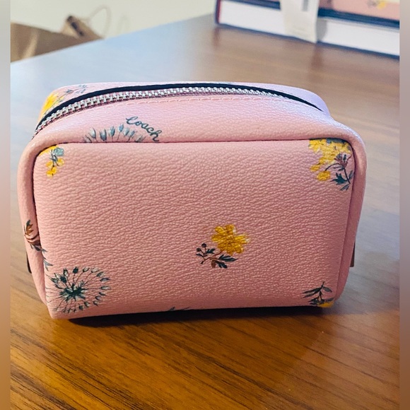 Coach Cosmetic Makeup Case With Floral Print Pink - Picture 2 of 4